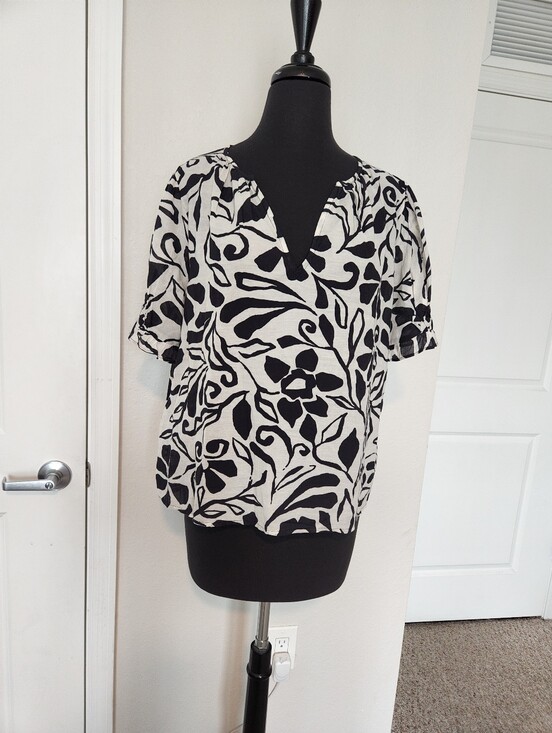 Velvet by Graham & Spencer Tops - Velvet by Graham & Spencer Black & White Floral V-Neck Blouse